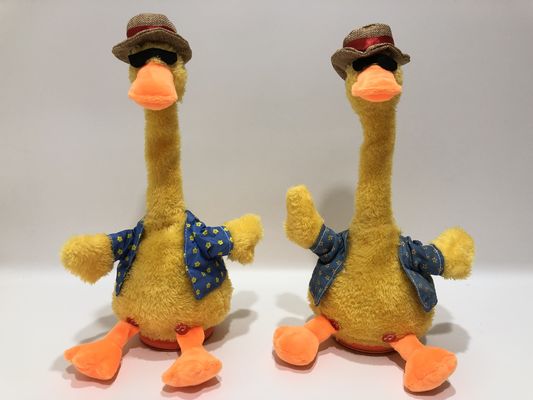 Enregistrement répétant la danse chantant le jouet en peluche jaune de canard avec le chapeau de paille