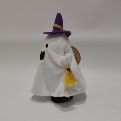 Les fantômes blancs d'Halloween portent des chapeaux et des balaies