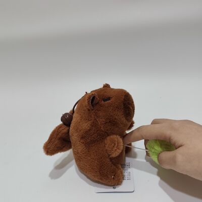Jouet en peluche à cordes de capybara avec des ailes battantes
