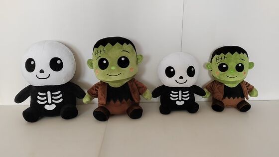 Peluche fantôme blanc d'Halloween au design mignon et effrayant